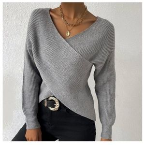 Beautiful, NEW grey sweater, size Medium